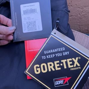 Ladies Arcteryx Snow Pants in black with tags brand new